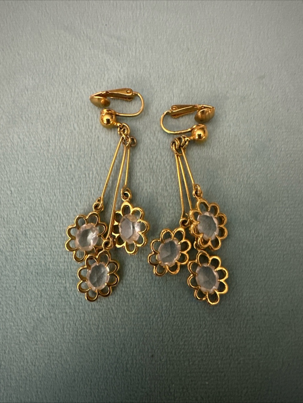 Gorgeous Vintage Avon Dangle Clip Earrings